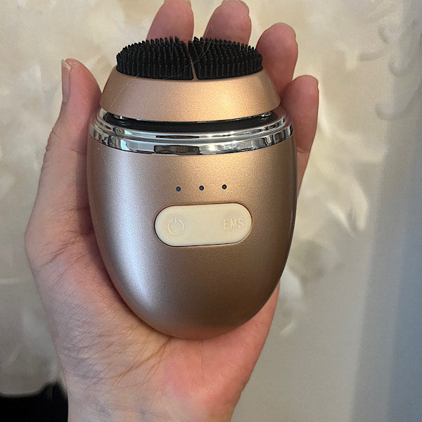 ゾーガンキンオーヴォOVO 洗顔美顔器 – MEGURI ONLINESHOP